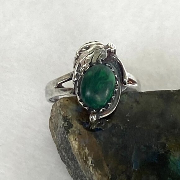 Sterling Silver 925 Southwest Oval Bezel Set Malachite Ring Leaf Accent Size 5.5 - Picture 5 of 16